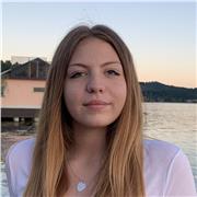 Studentessa di management dell’informazione e della comunicazione aziendale, neo diplomata al liceo scientifico